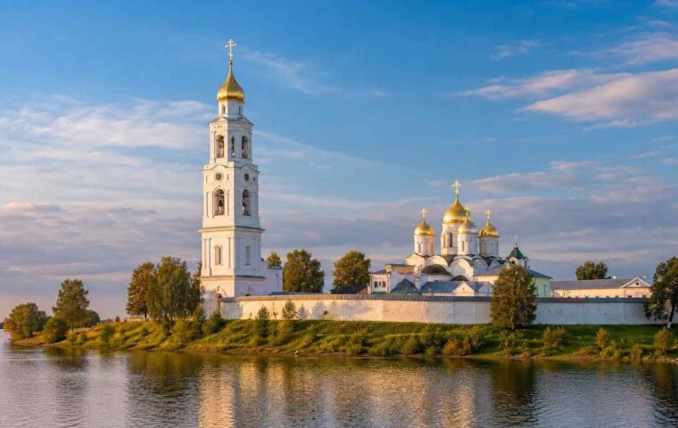 Рюриково городище и Юрьев монастырь